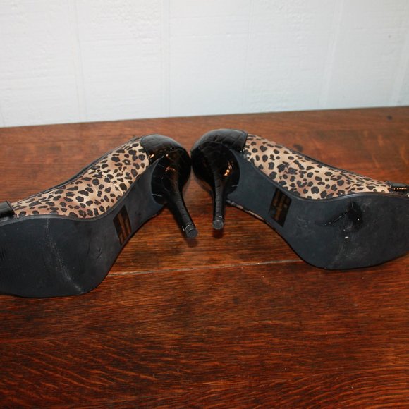 LIMITED TIME SALE: Qupid Animal Print Stilettos with Black Patent Accents Size 8 - Picture 8 of 10